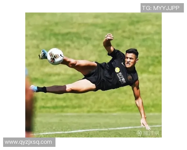 大腿粗壮的足球明星们如何凭借力量与技巧征服绿茵场 大腿粗壮的足球明星们如何凭借力量与技巧征服绿茵场