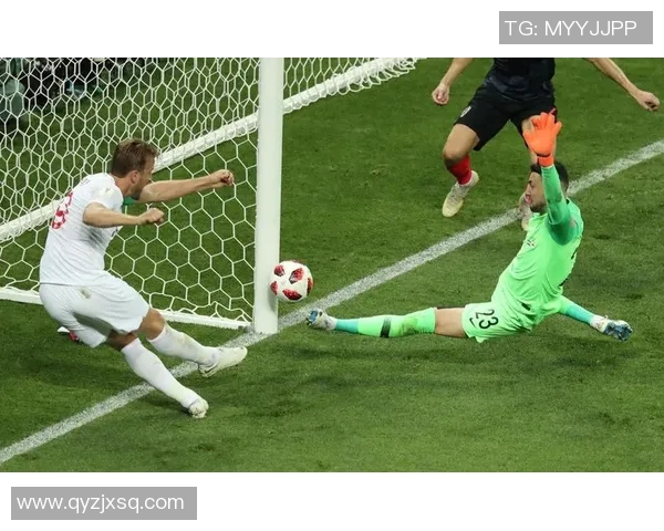 足球明星射门瞬间动作