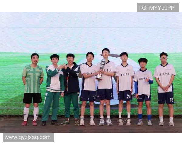 足球明星亲临南洲中学与学生互动分享足球梦想与成长经历