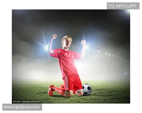 足球明星双膝跪地庆祝瞬间展现激情与感动引发球迷热烈反响